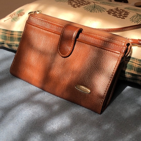 Liz Claiborne Handbags - Vintage Liz Claiborne Leather Purse